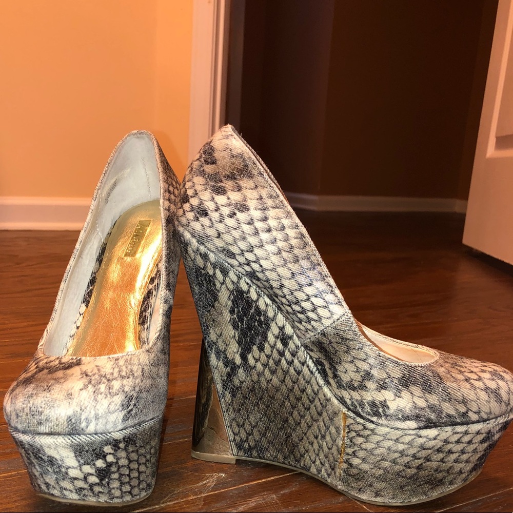 Snakeskin Platform